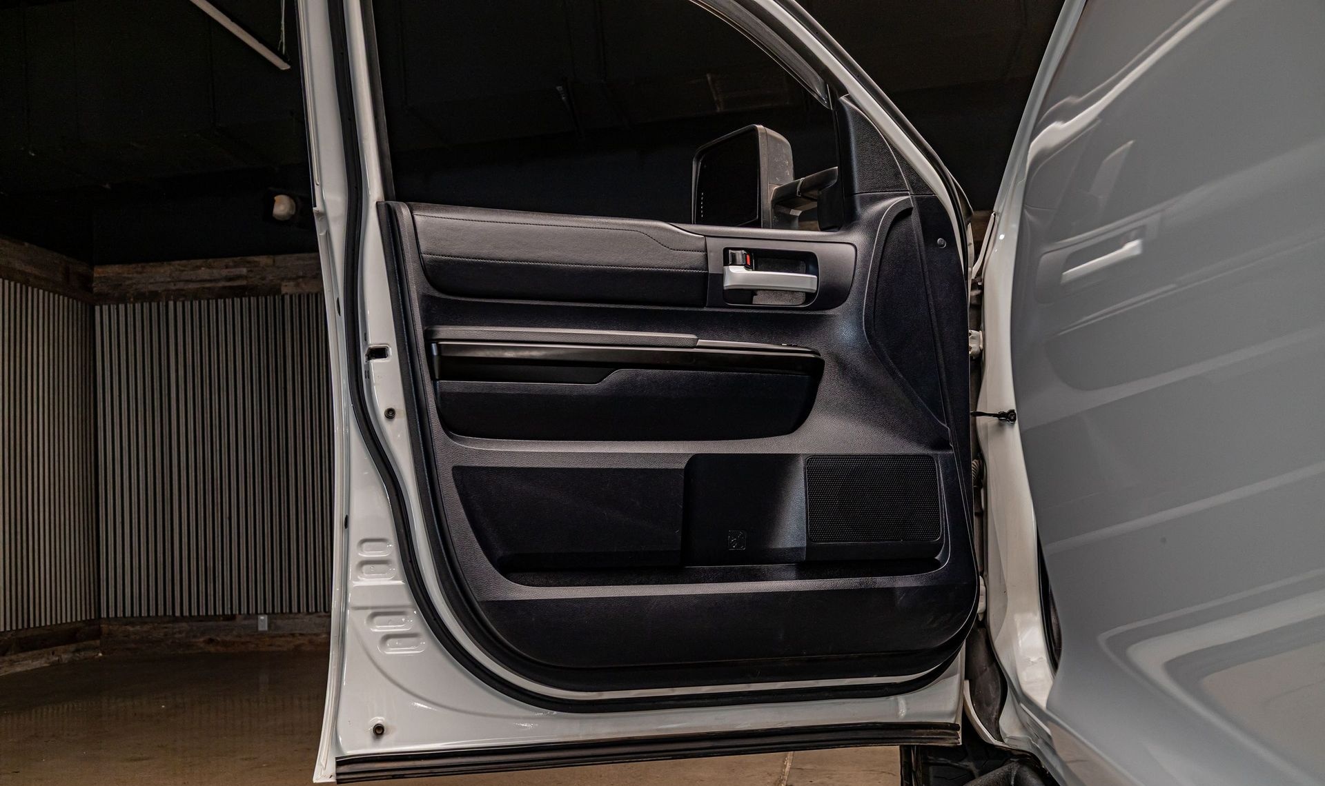 2016 Toyota Tundra — photo 24
