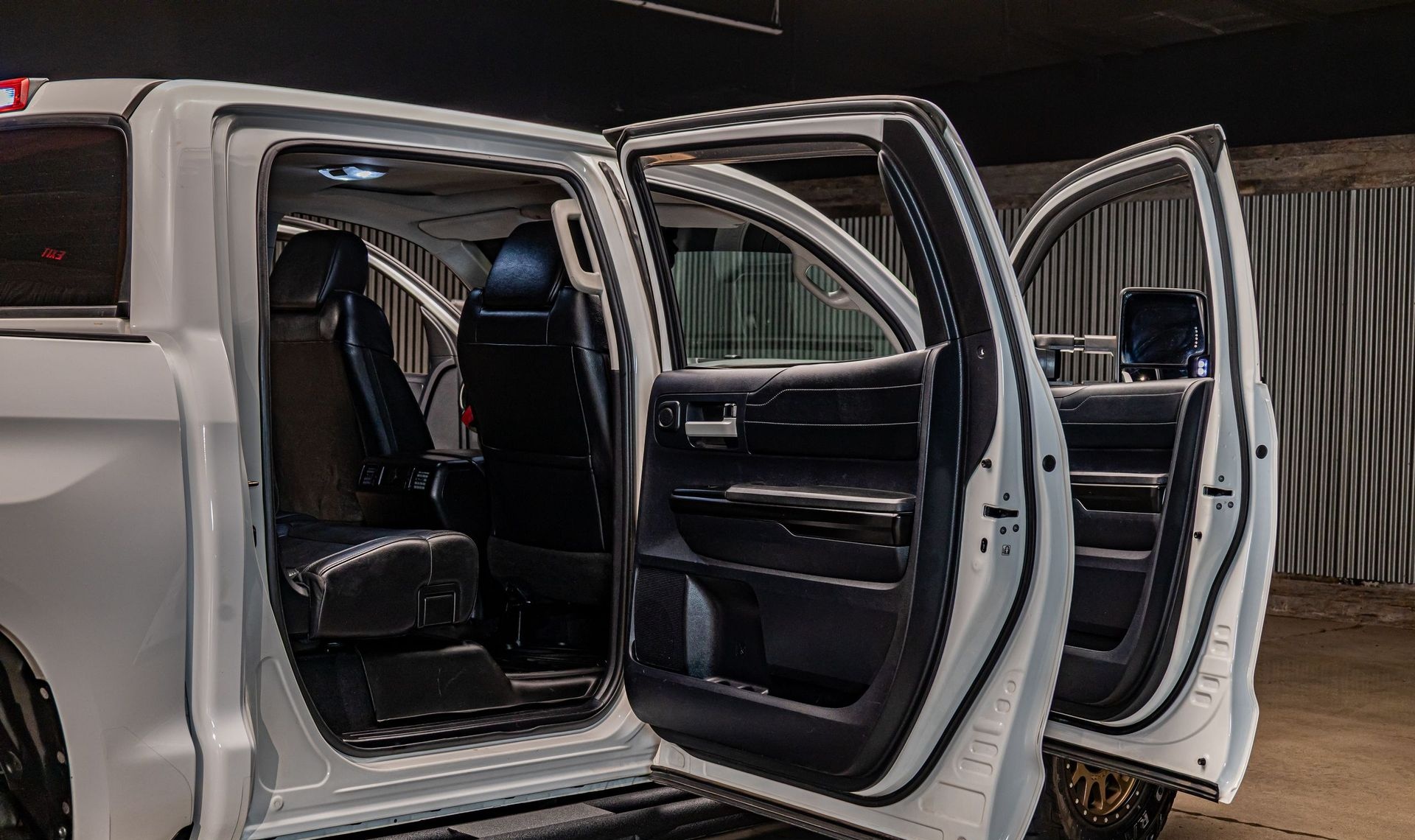 2016 Toyota Tundra — photo 25