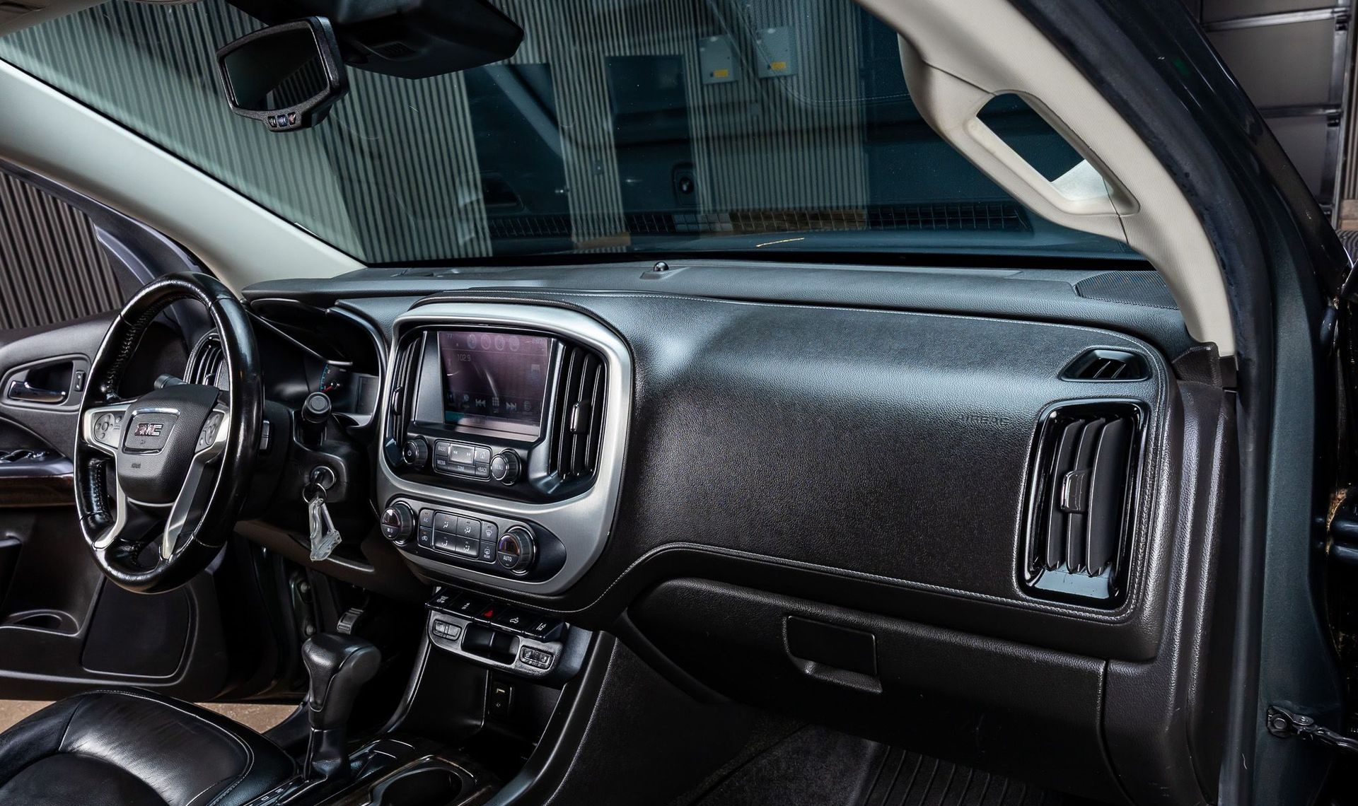 2017 GMC Canyon — photo 14