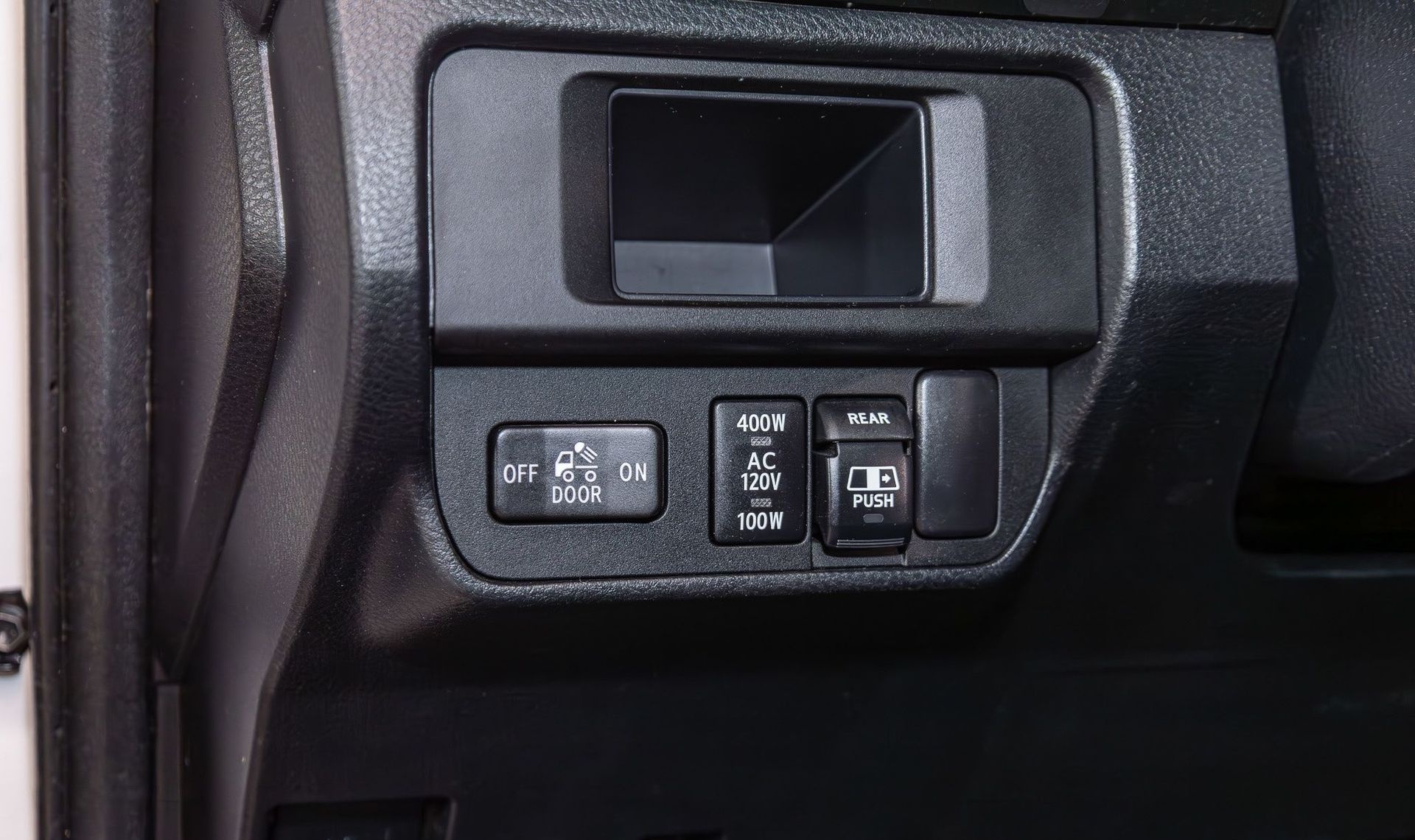 2017 Toyota Tacoma — photo 12