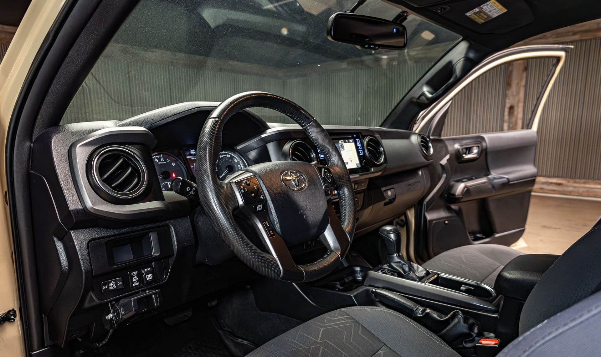 2017 Toyota Tacoma — photo 8