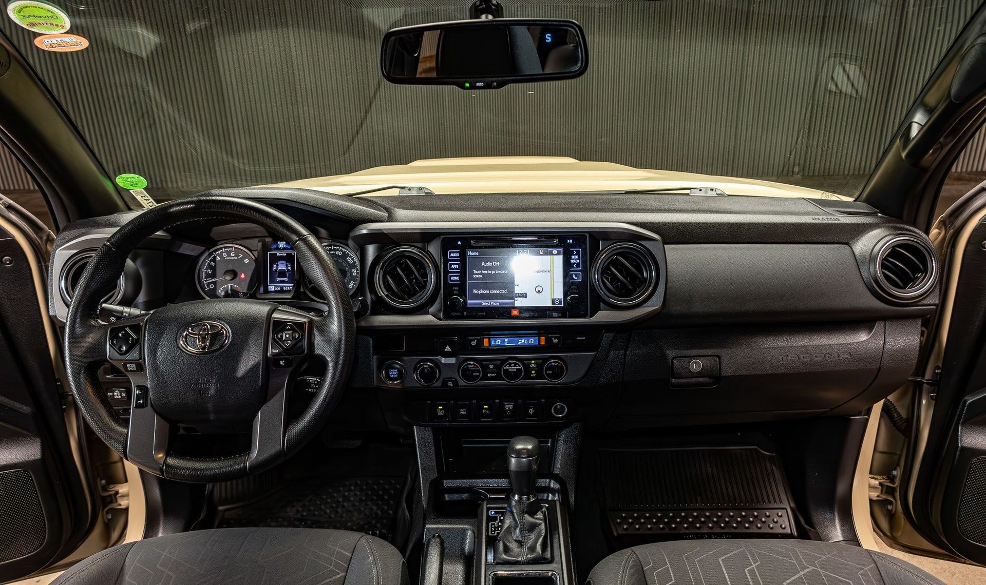 2017 Toyota Tacoma — photo 9