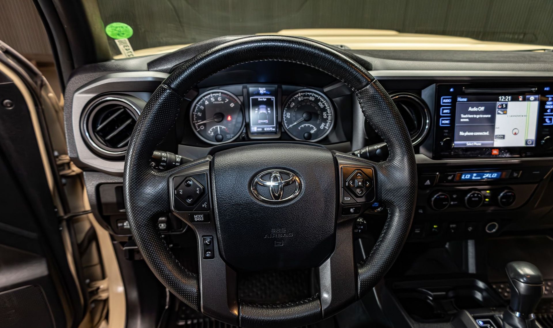 2017 Toyota Tacoma — photo 10