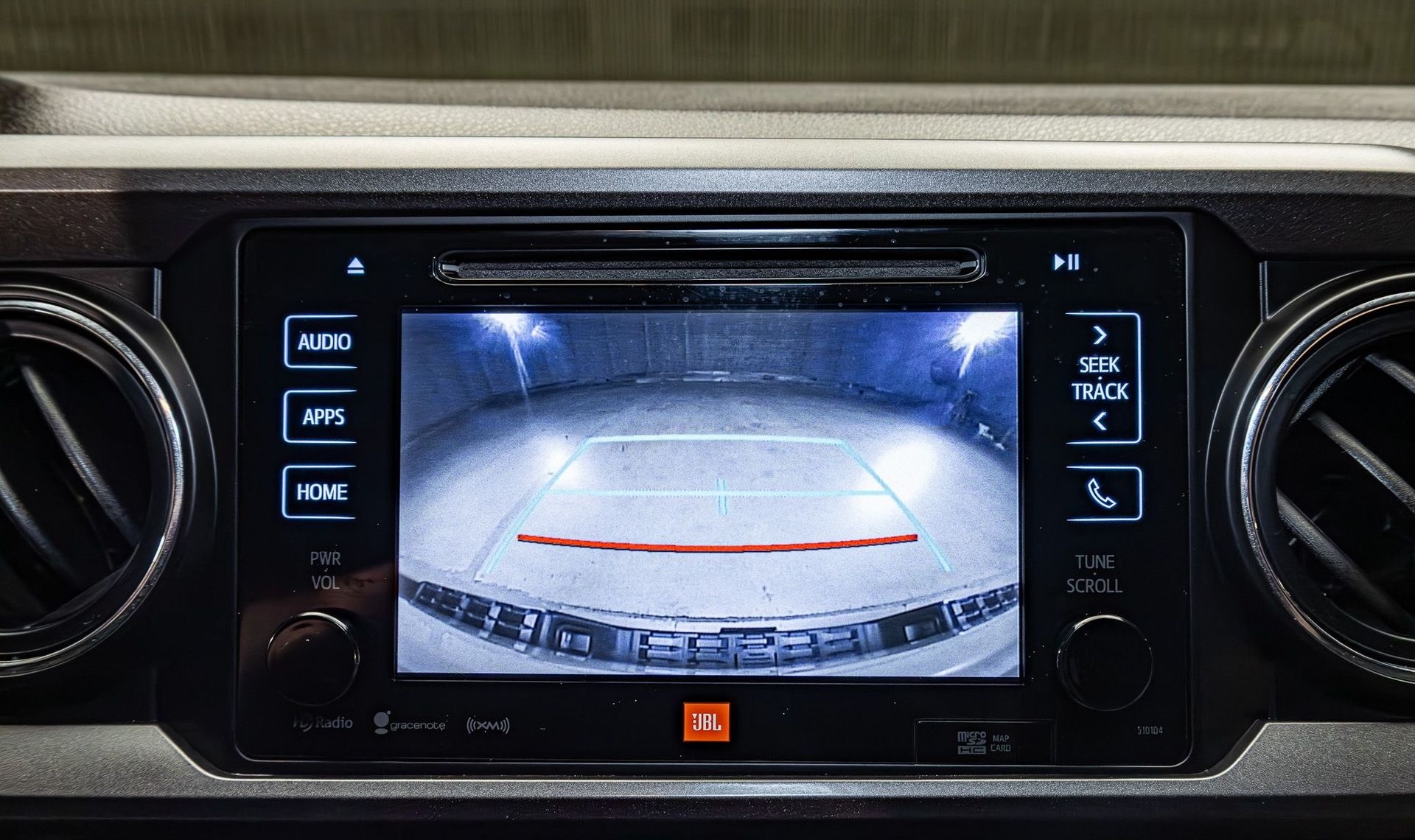 2017 Toyota Tacoma — photo 13