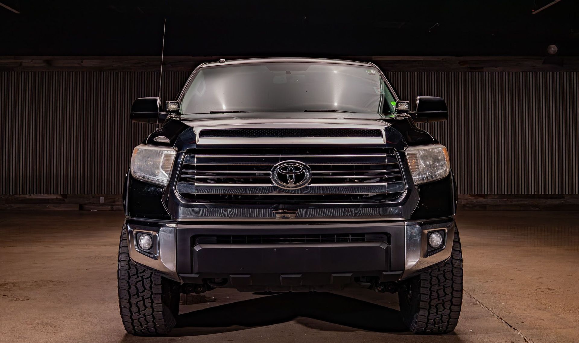 2017 Toyota Tundra — photo 1