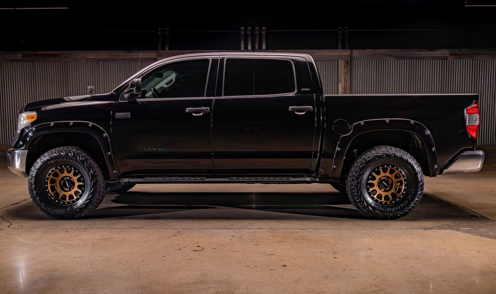 2017 Toyota Tundra — photo 3