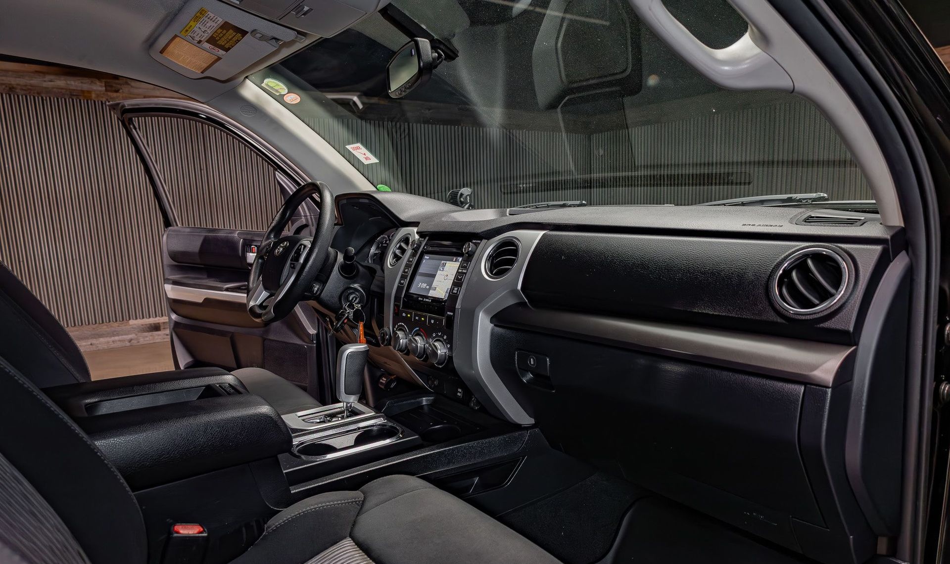 2017 Toyota Tundra — photo 10