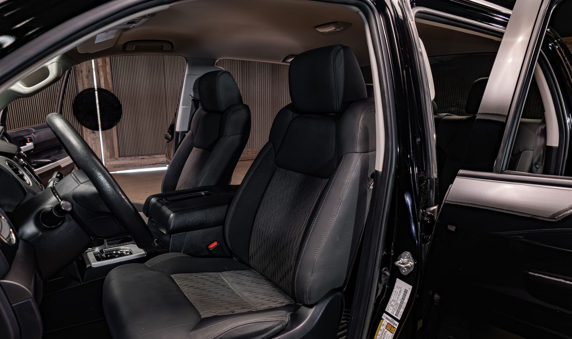 2017 Toyota Tundra — photo 14