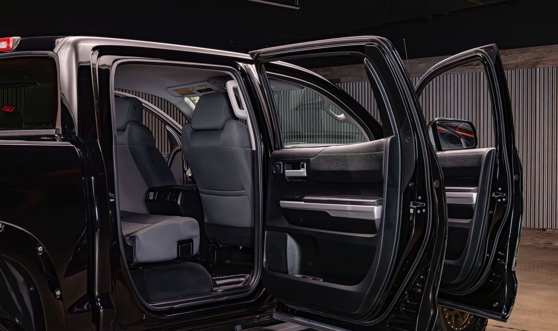2017 Toyota Tundra — photo 23