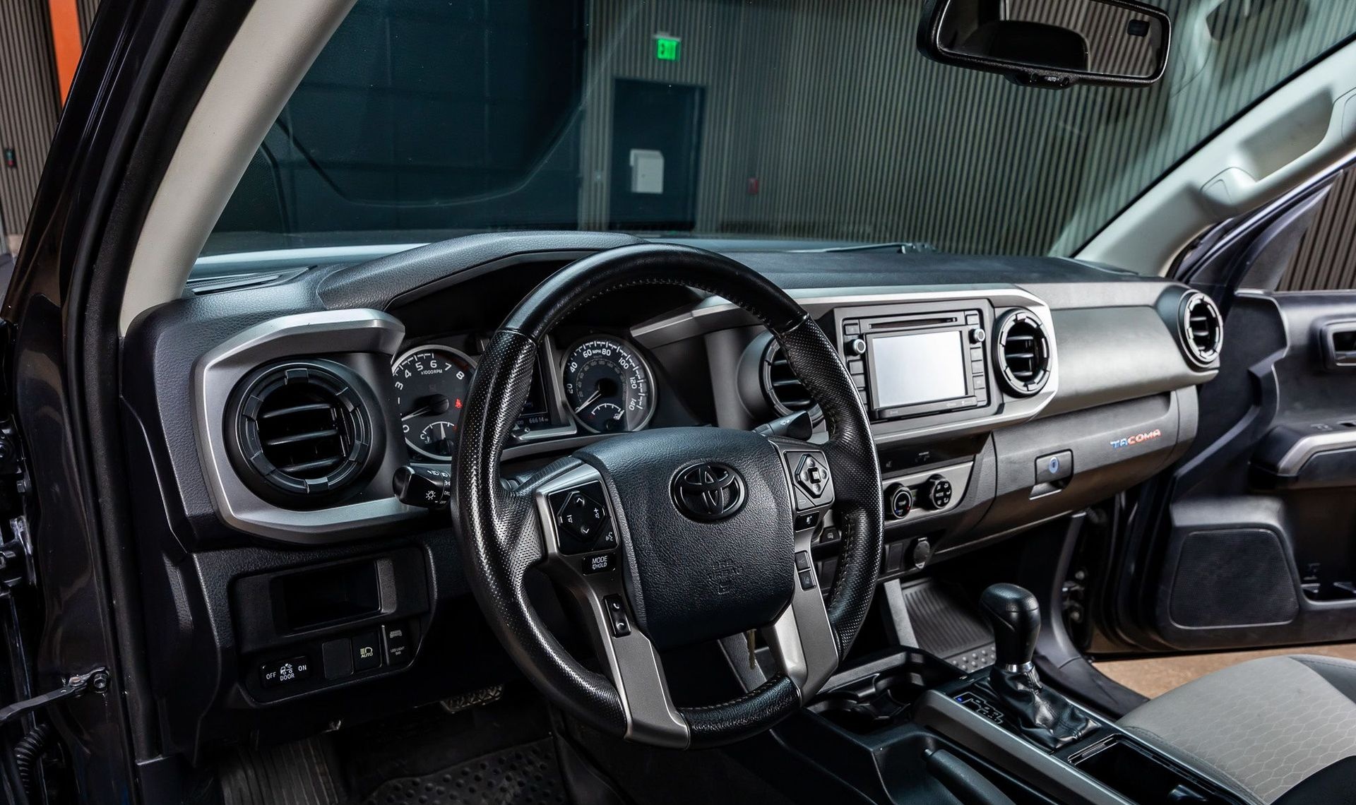 2018 Toyota Tacoma — photo 12