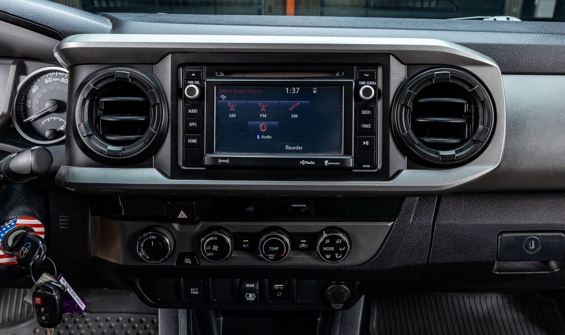 2018 Toyota Tacoma — photo 16