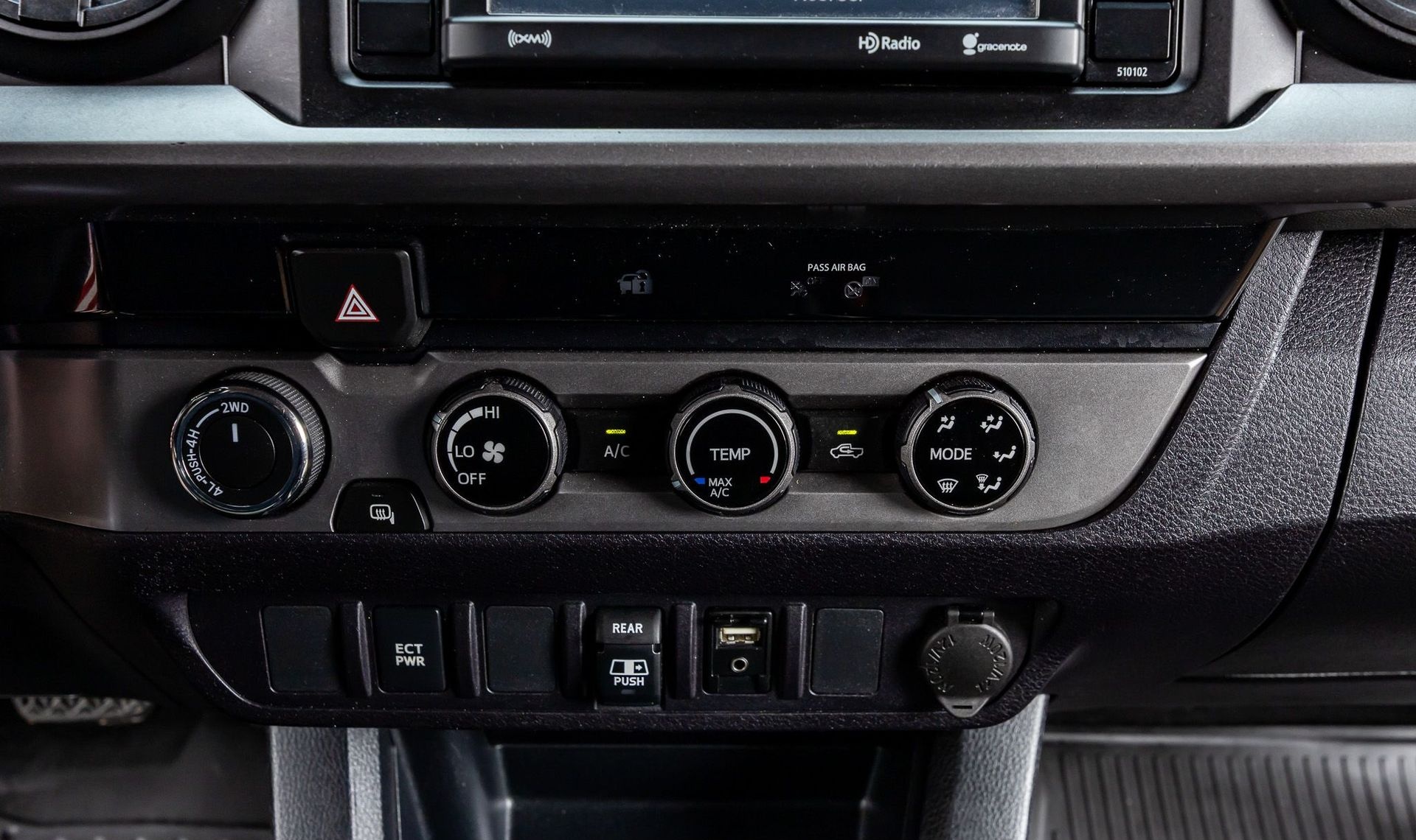 2018 Toyota Tacoma — photo 19