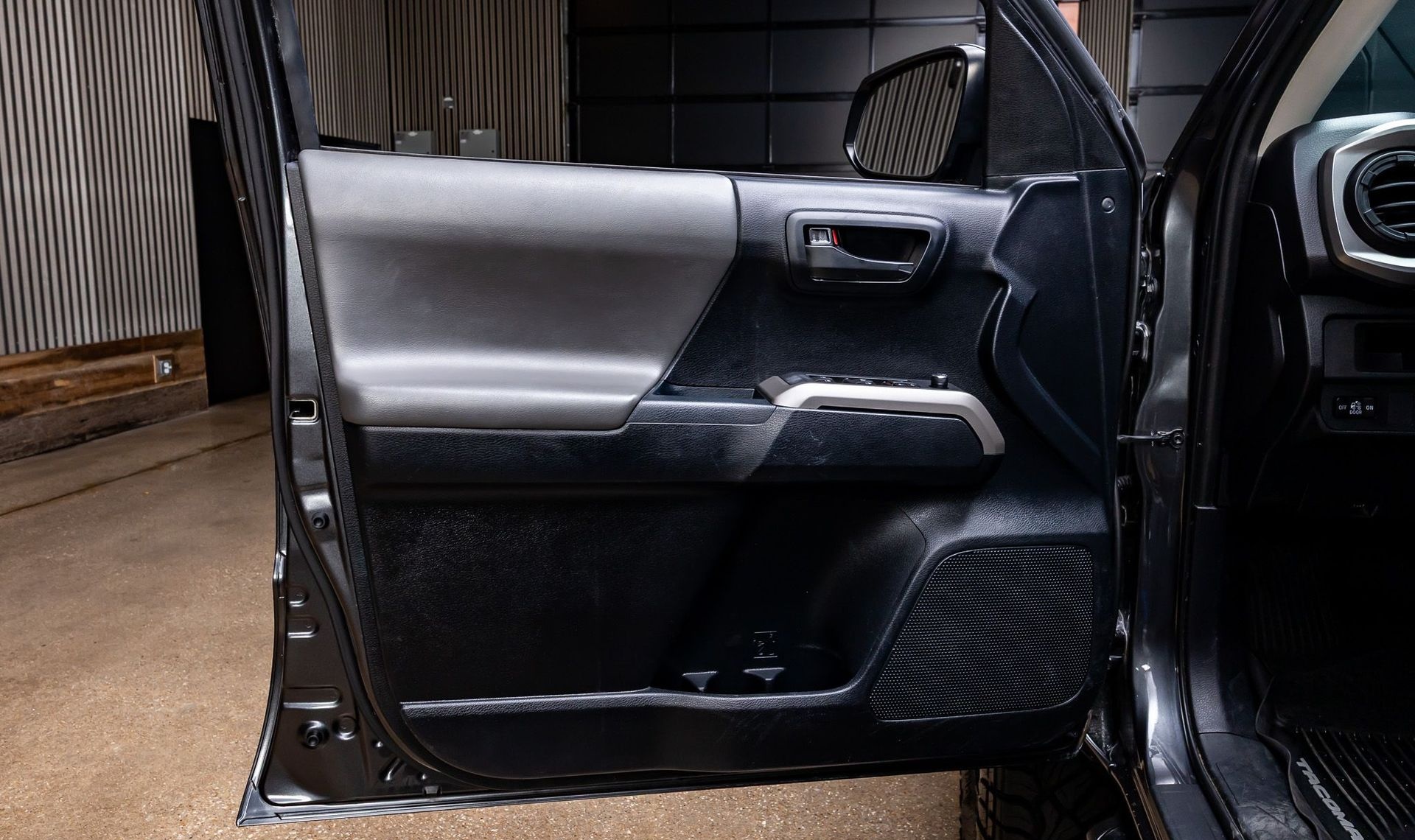 2018 Toyota Tacoma — photo 28