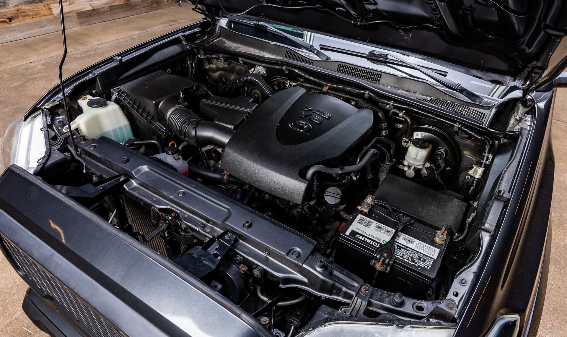 2018 Toyota Tacoma — photo 32