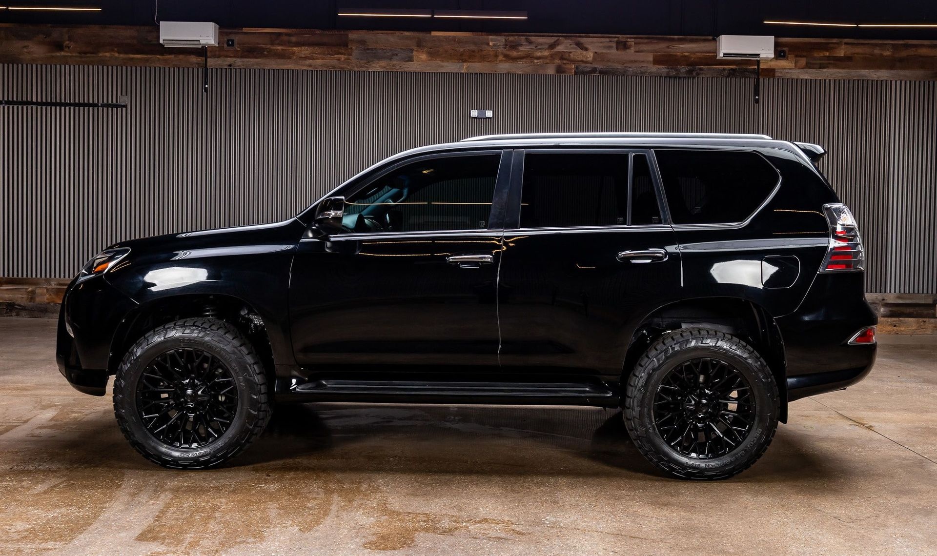 2020 Lexus GX 460 — photo 2