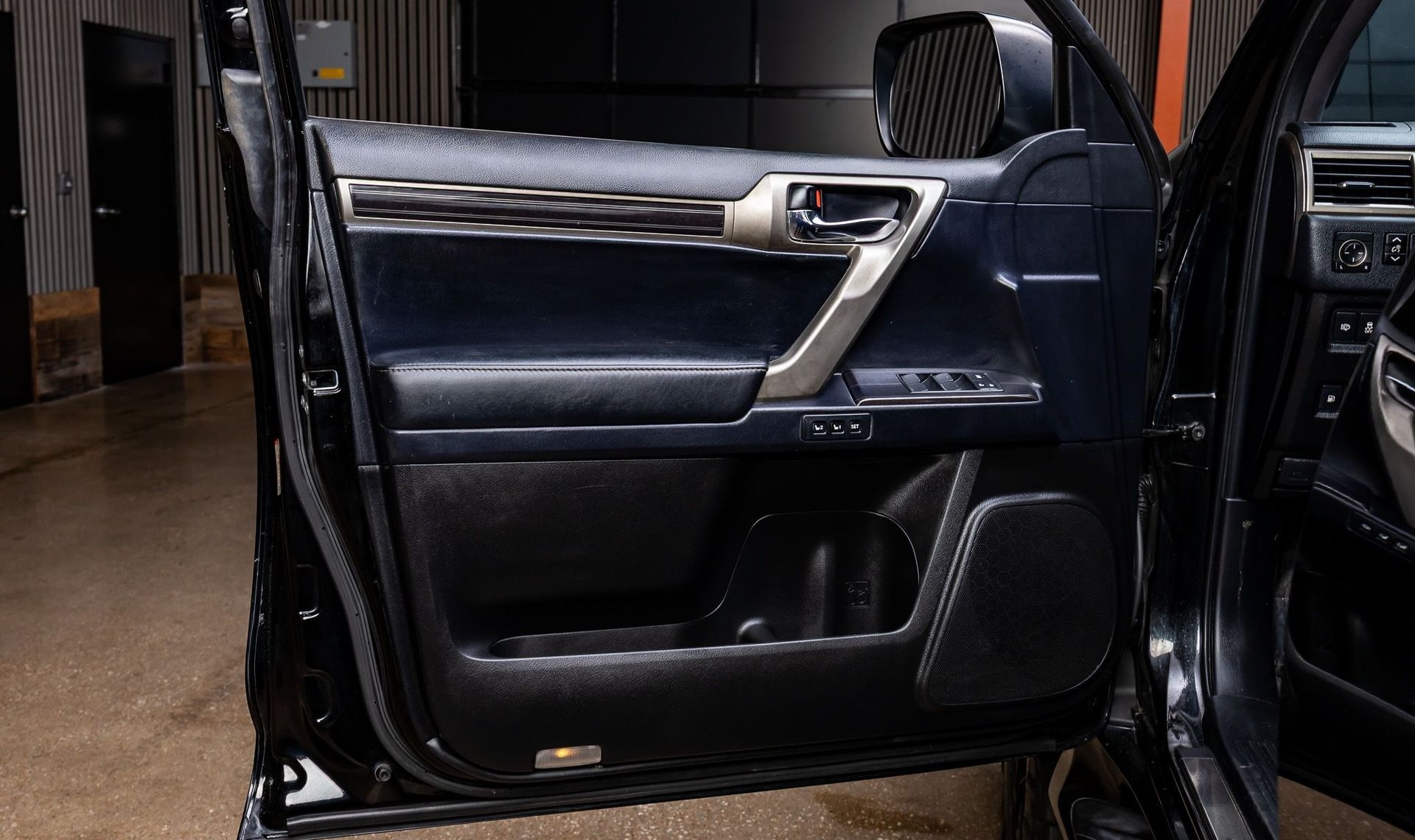 2020 Lexus GX 460 — photo 28