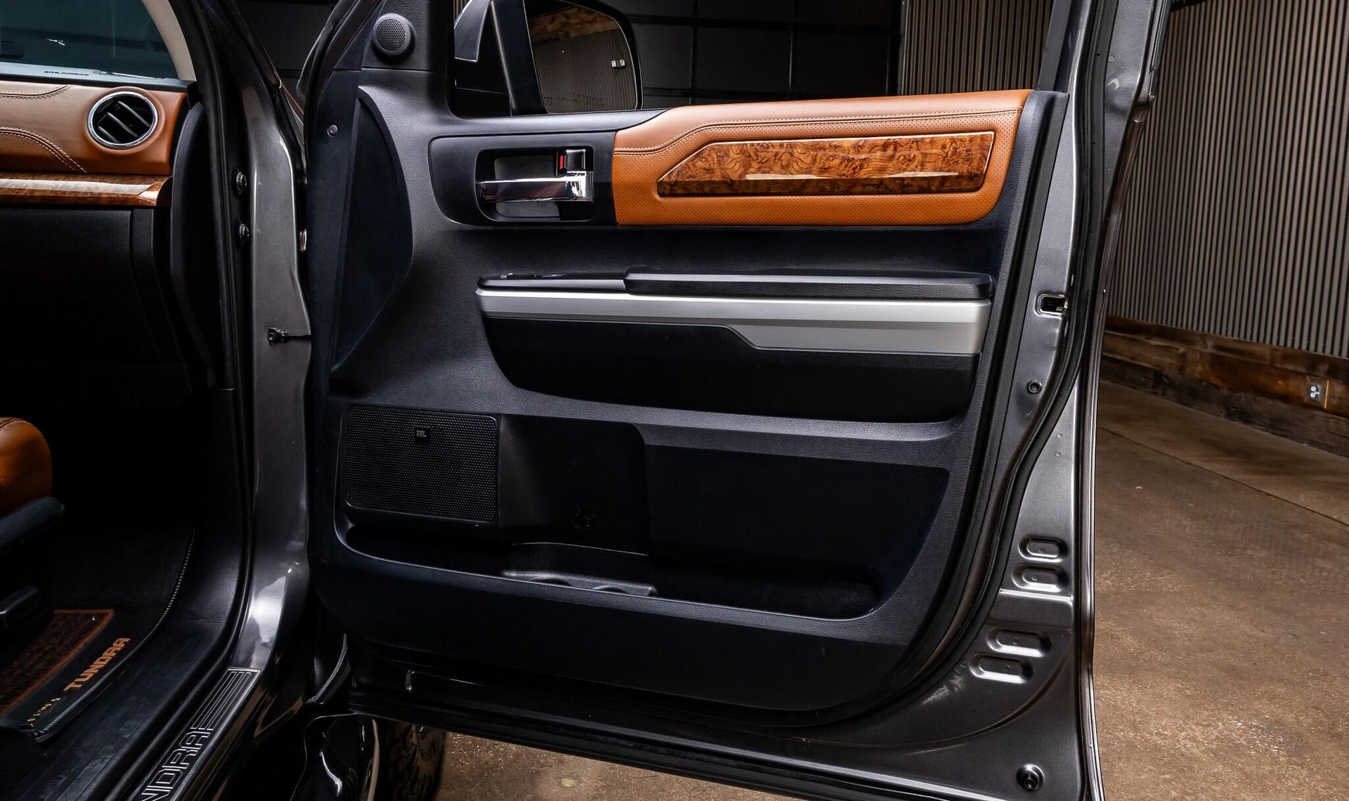 2020 Toyota Tundra — photo 31