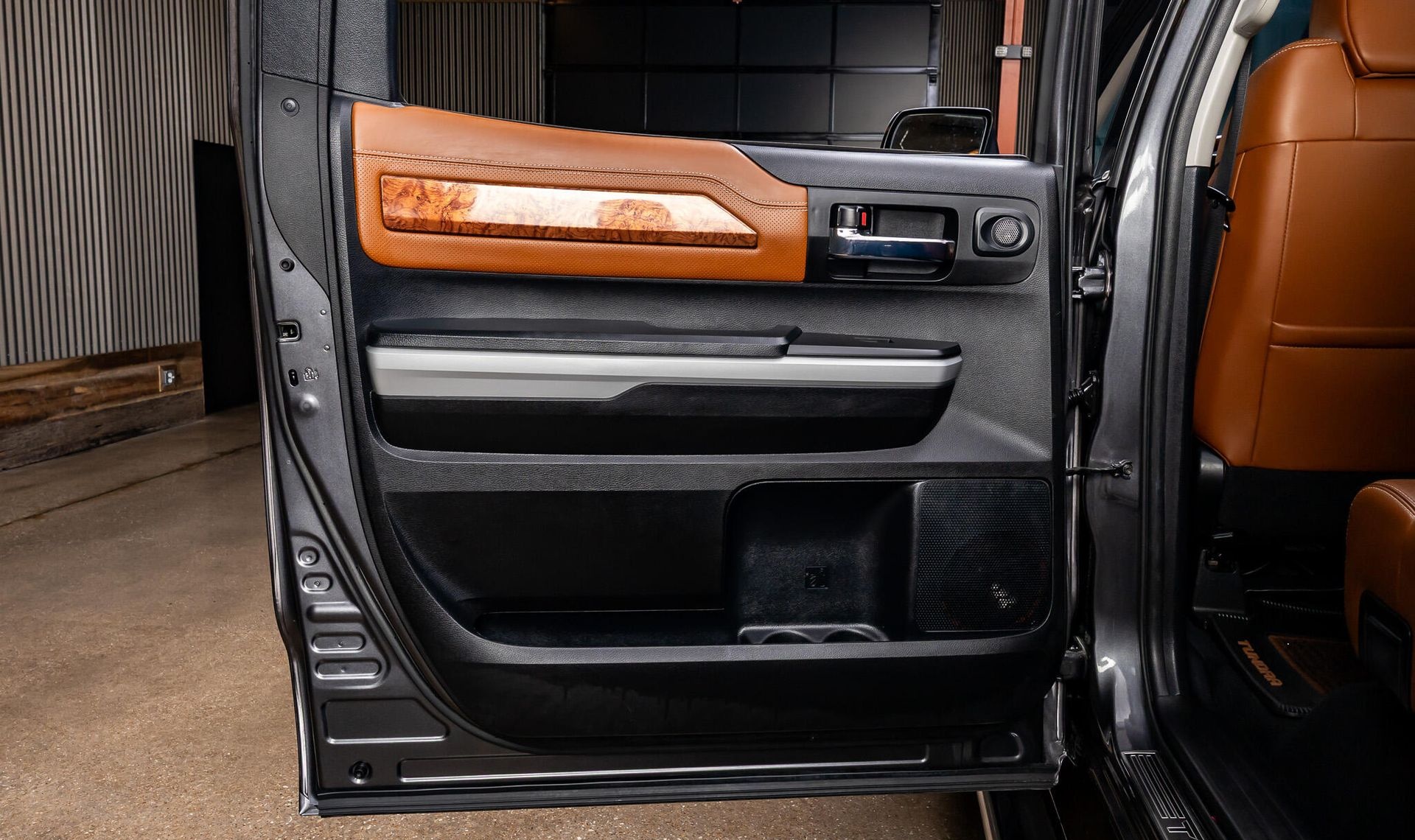 2020 Toyota Tundra — photo 32