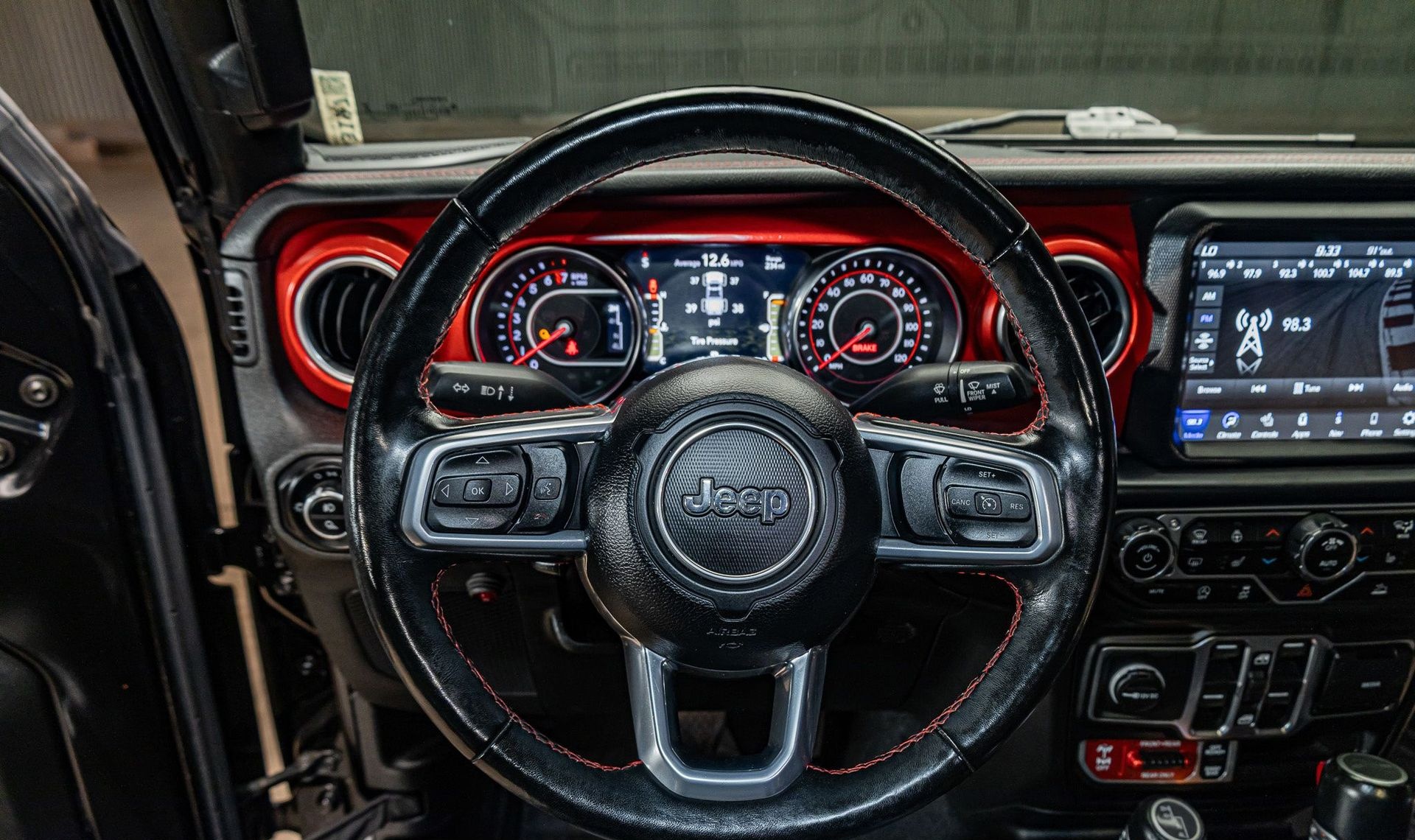 2021 Jeep Gladiator — photo 12